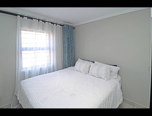 4 BEDROOM HOUSE FOR SALE IN COSMO CITY